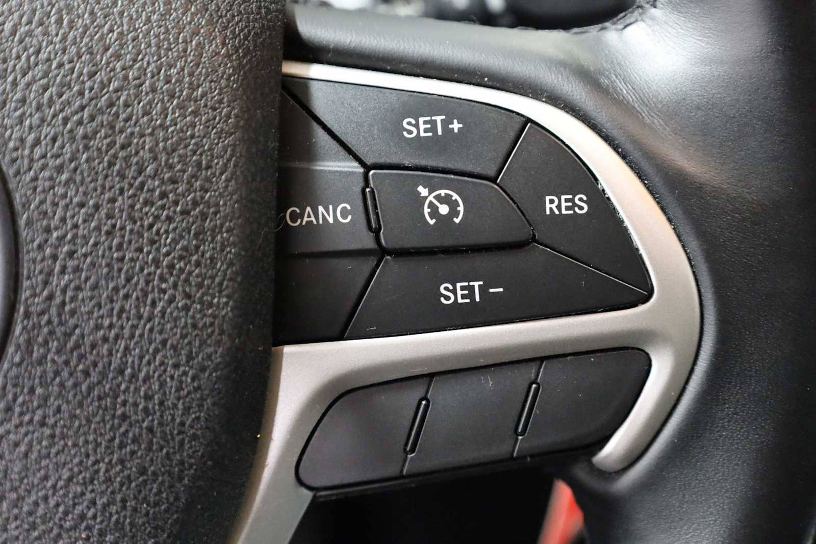 Thumbnail: 2014 Jeep Cherokee - 24