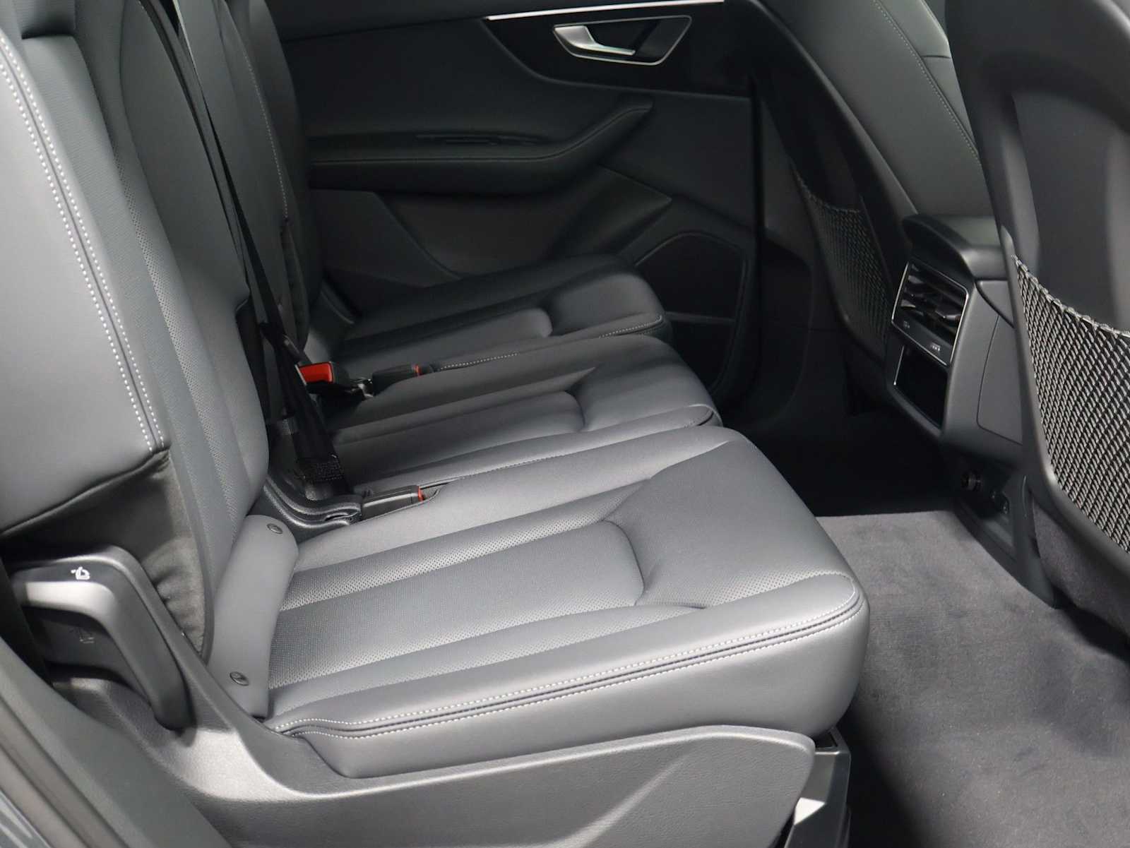 Thumbnail: 2026 Audi Q7 - 32