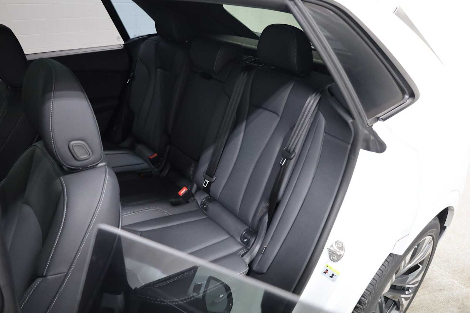 Thumbnail: 2026 Audi Q8 - 34