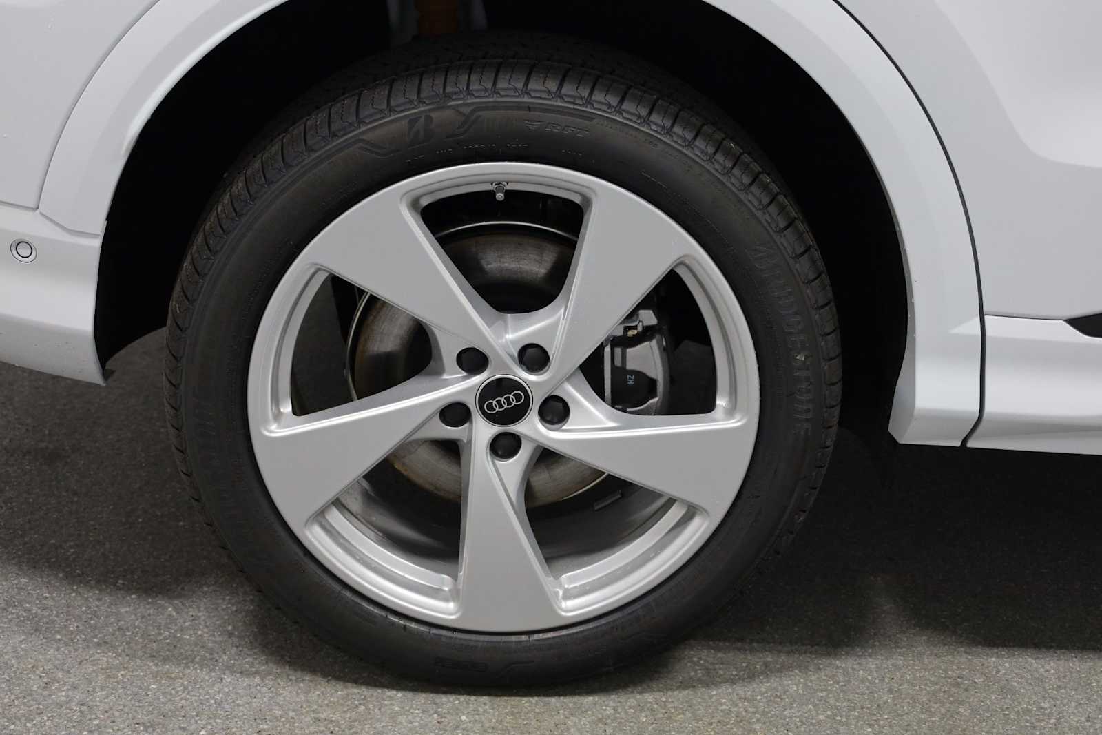 Thumbnail: 2025 Audi Q5 - 36