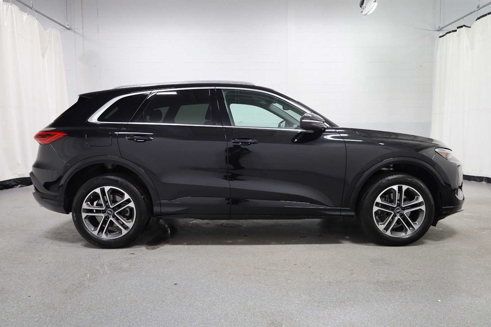 Thumbnail: 2025 Audi Q5 - 10