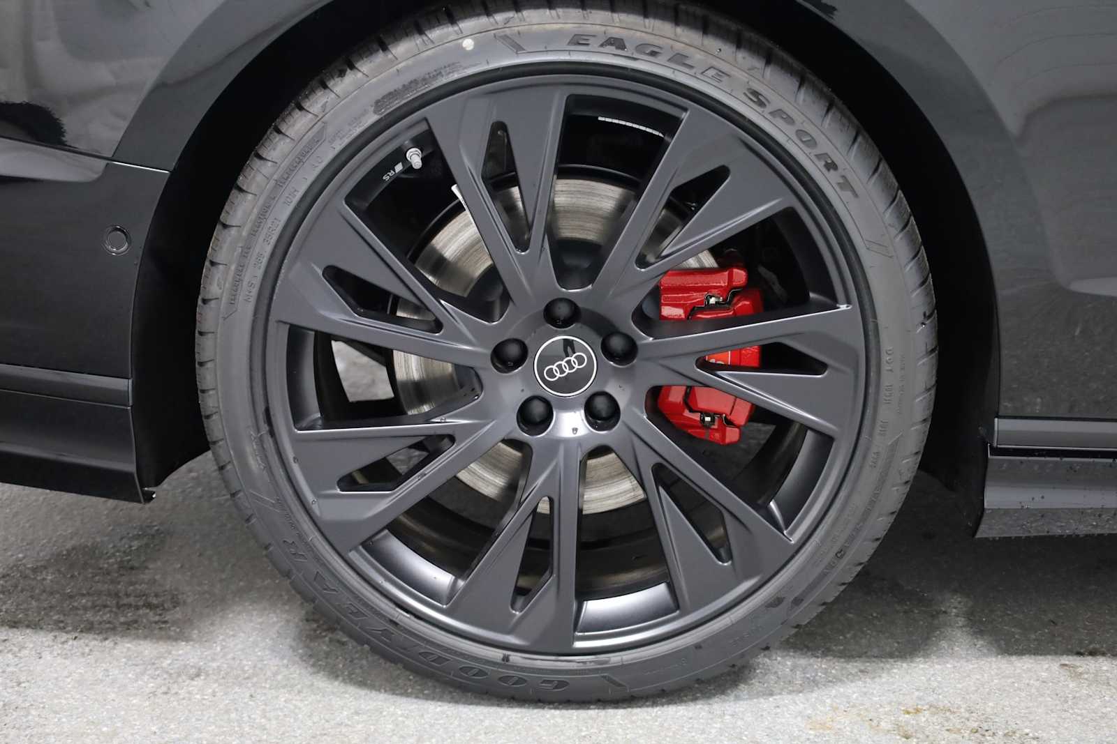 Thumbnail: 2025 Audi S8 - 36