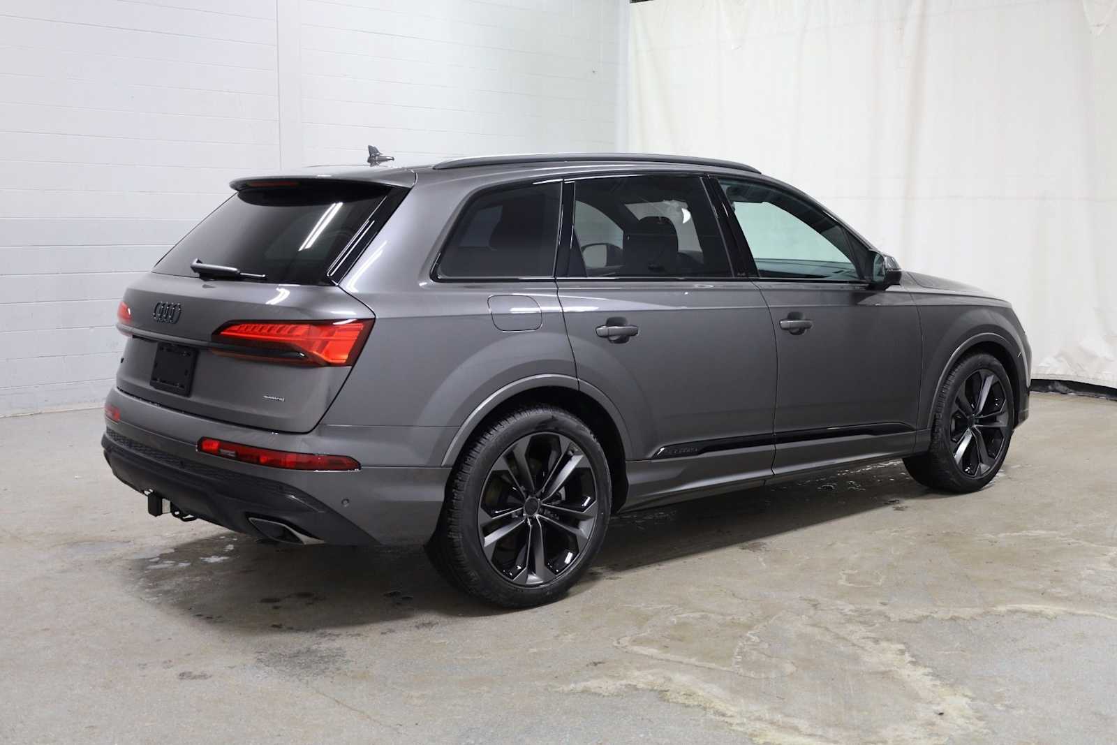 Thumbnail: 2026 Audi Q7 - 9