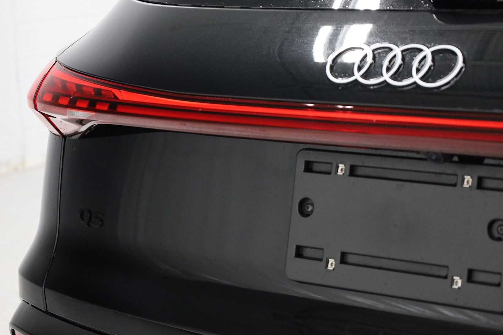 Thumbnail: 2025 Audi Q5 - 8