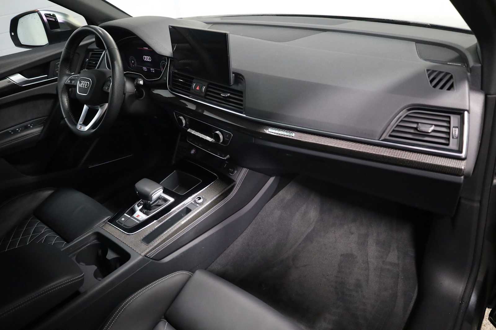 Thumbnail: 2023 Audi SQ5 - 6