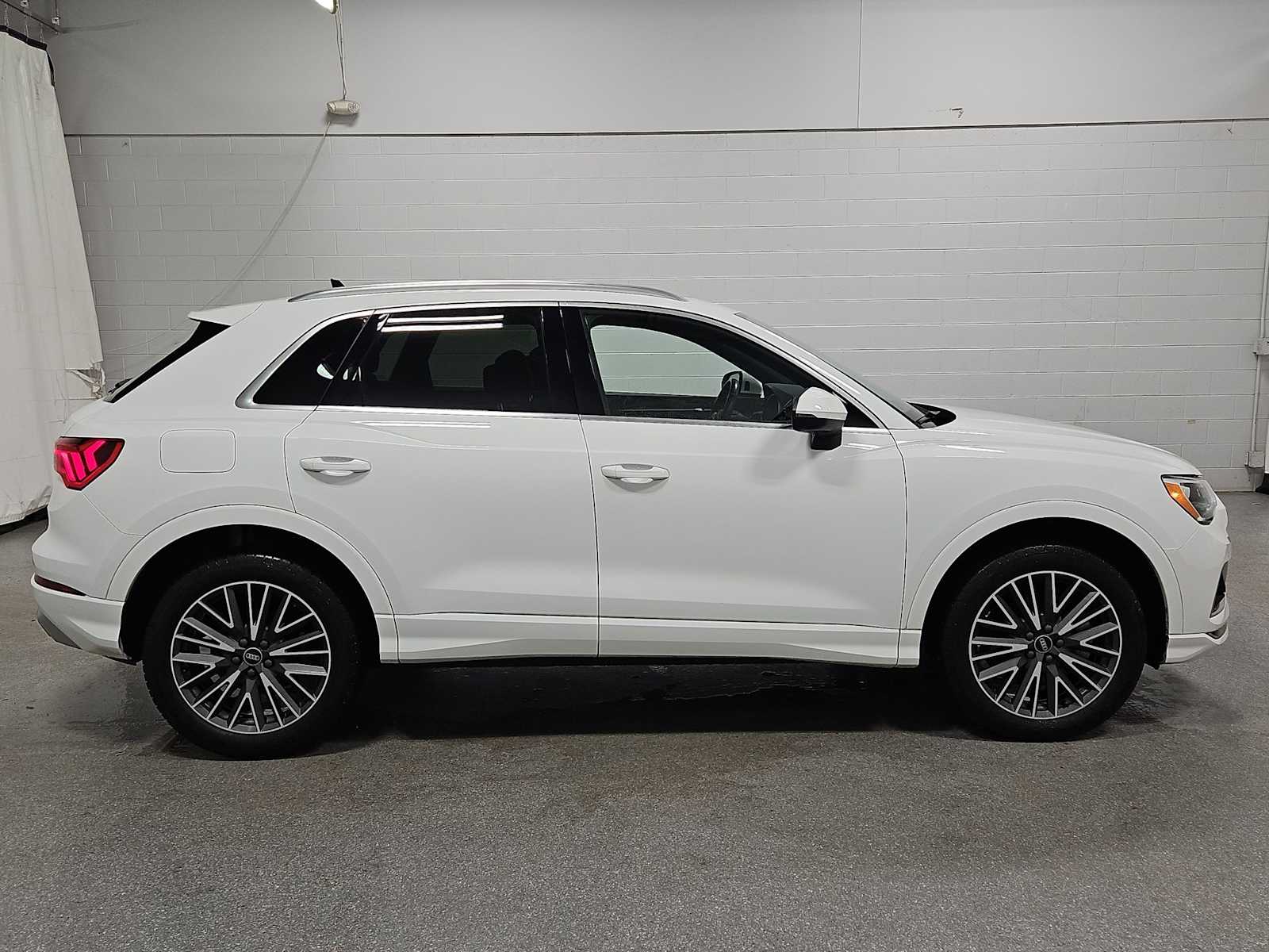 Thumbnail: 2022 Audi Q3 - 10