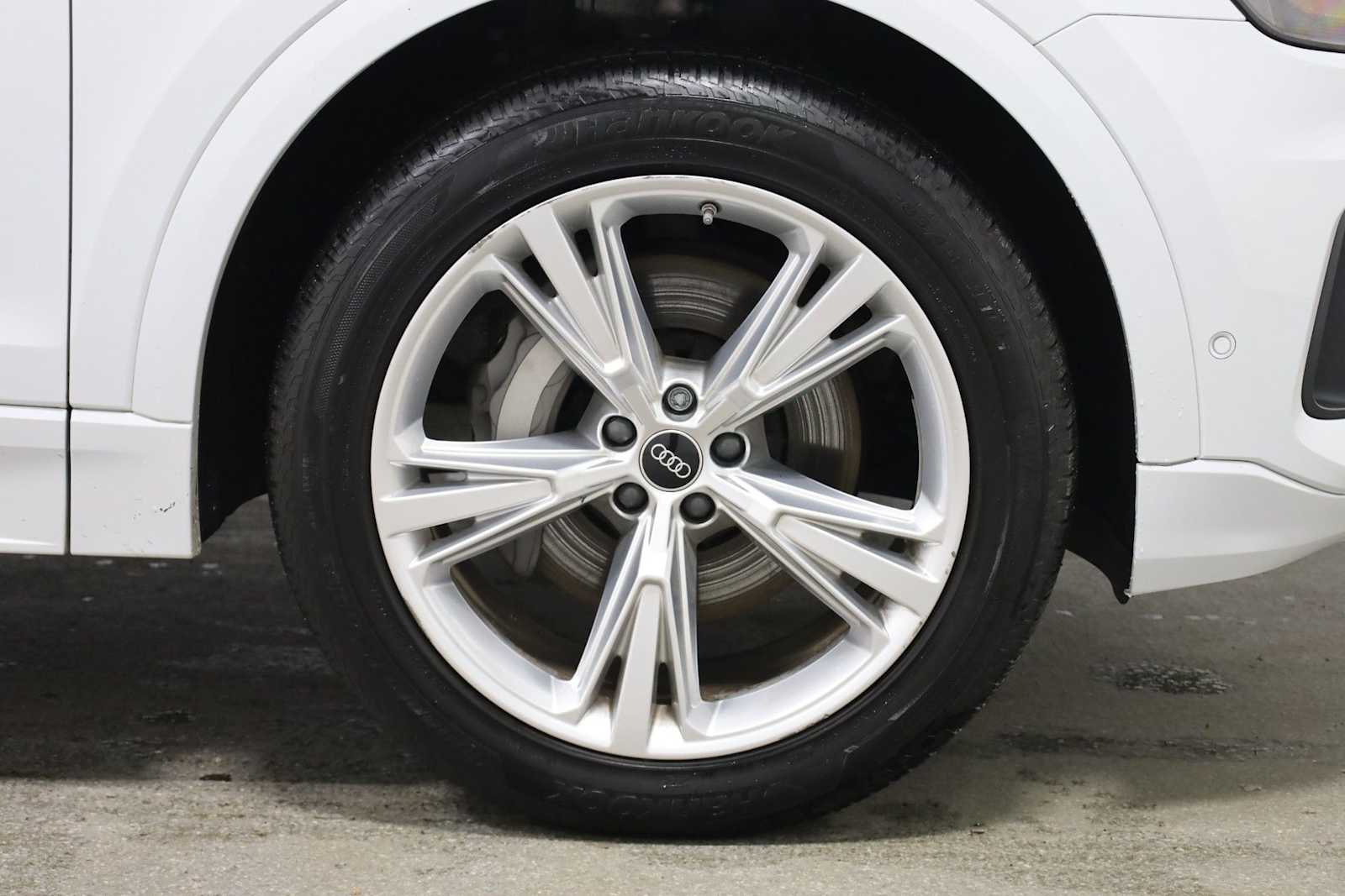 Thumbnail: 2023 Audi Q8 - 12