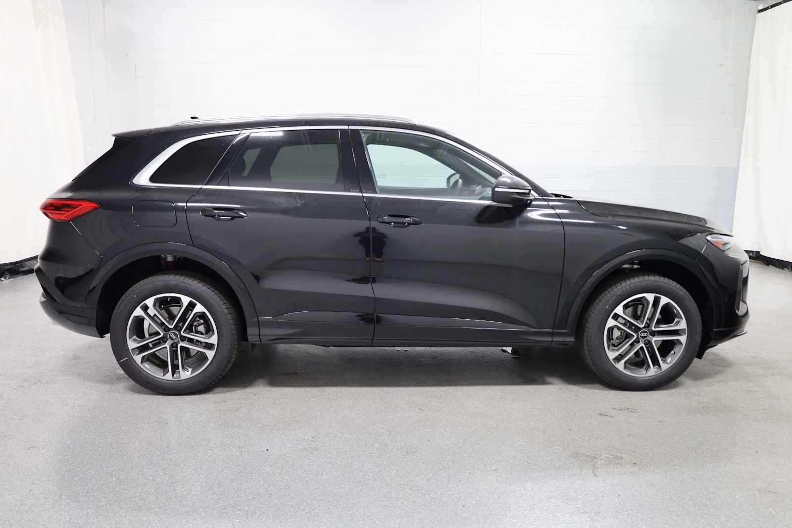 Thumbnail: 2025 Audi Q5 - 10