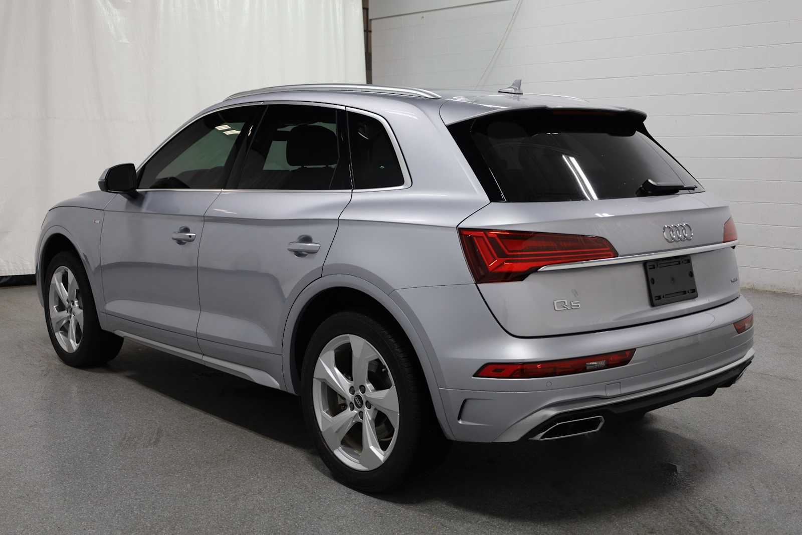 2022 Audi Q5 45 S line Premium Plus photo 3