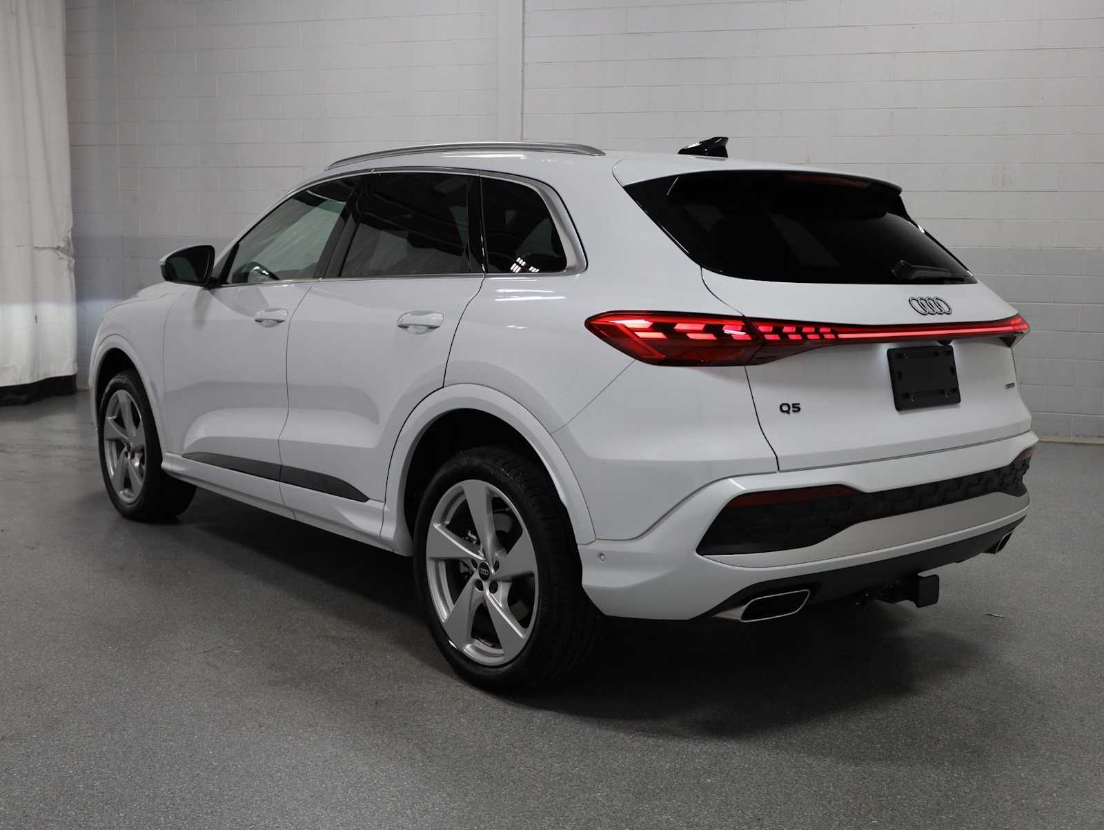 Thumbnail: 2025 Audi Q5 - 3