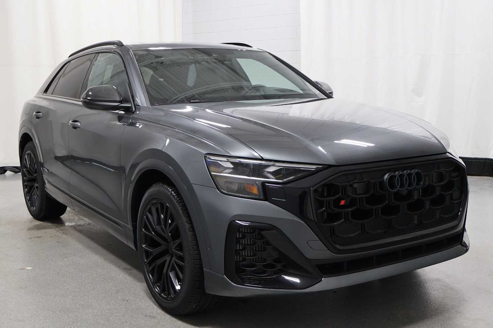 Thumbnail: 2026 Audi SQ8 - 13