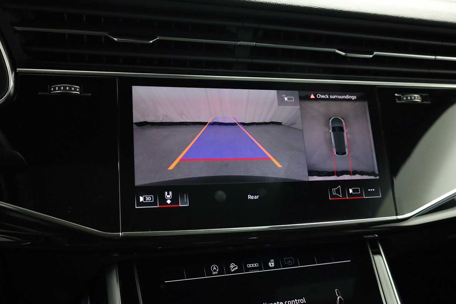 Thumbnail: 2026 Audi Q8 - 32