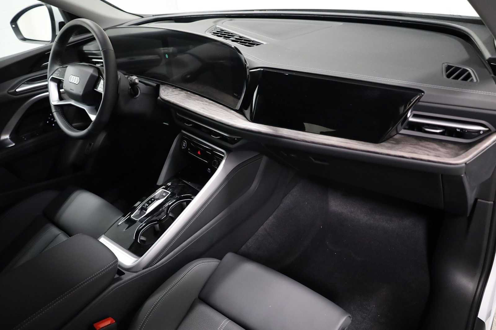 Thumbnail: 2025 Audi Q5 - 6