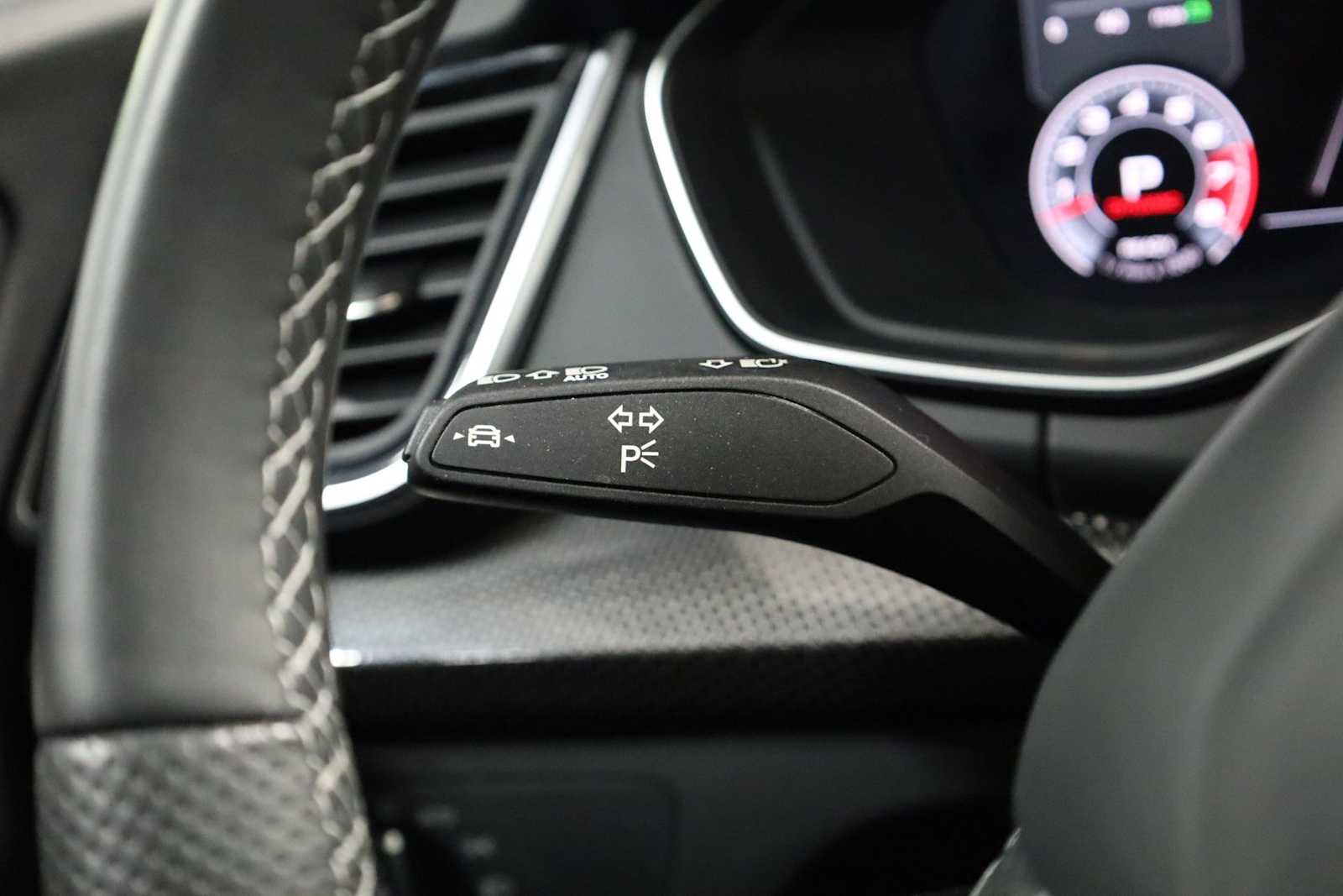 Thumbnail: 2023 Audi SQ5 - 29