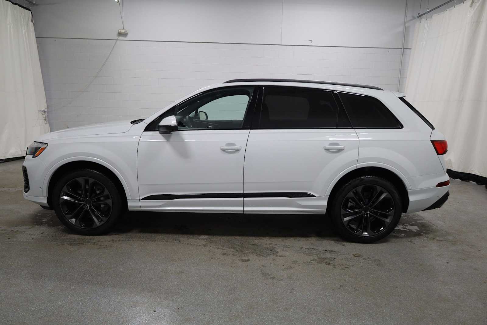 Thumbnail: 2026 Audi Q7 - 2