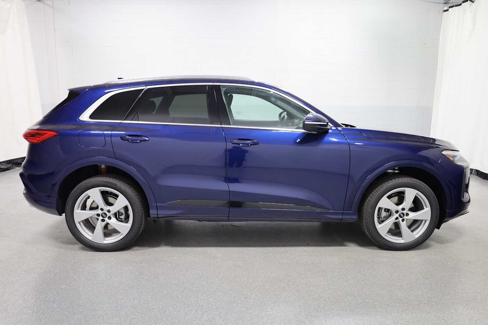 Thumbnail: 2025 Audi Q5 - 9