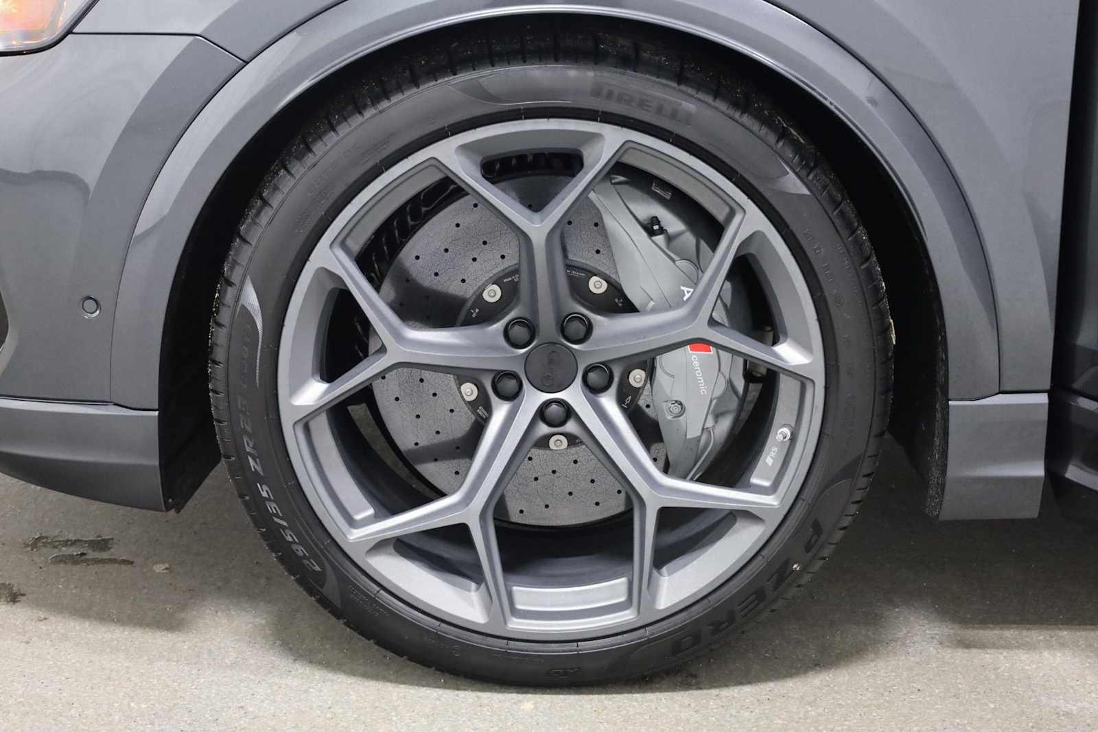 Thumbnail: 2026 Audi RS Q8 - 37