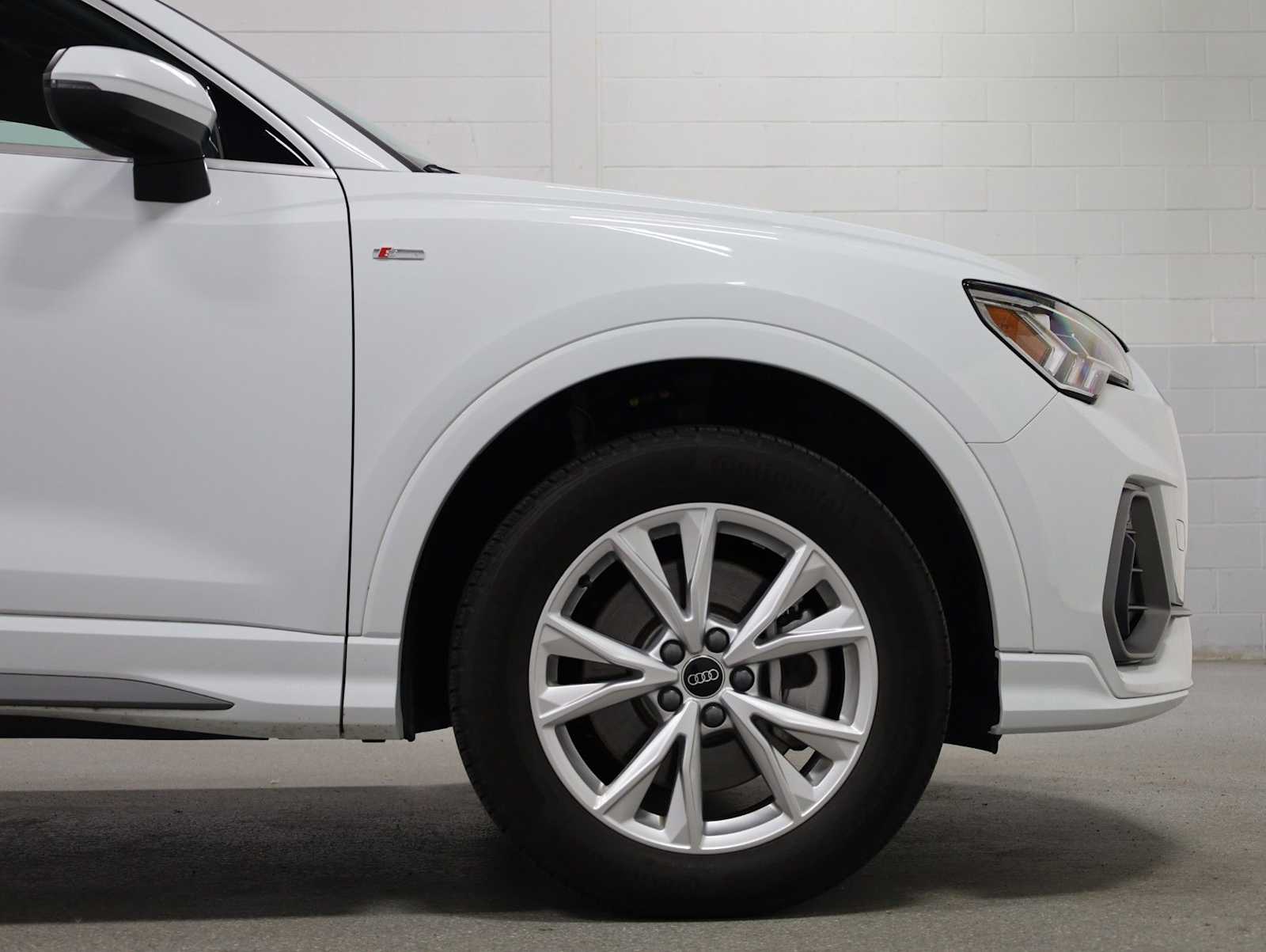 Thumbnail: 2025 Audi Q3 - 11