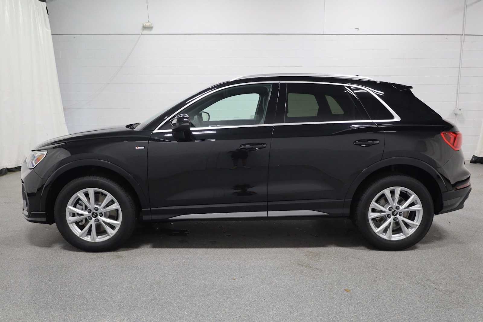 Thumbnail: 2025 Audi Q3 - 2