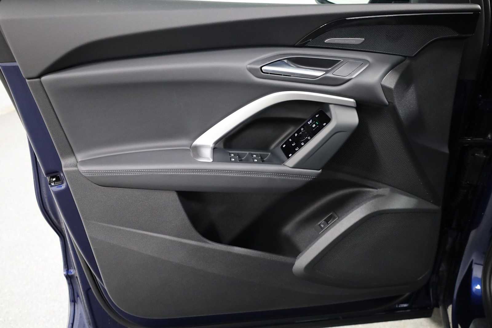 Thumbnail: 2025 Audi Q5 - 16