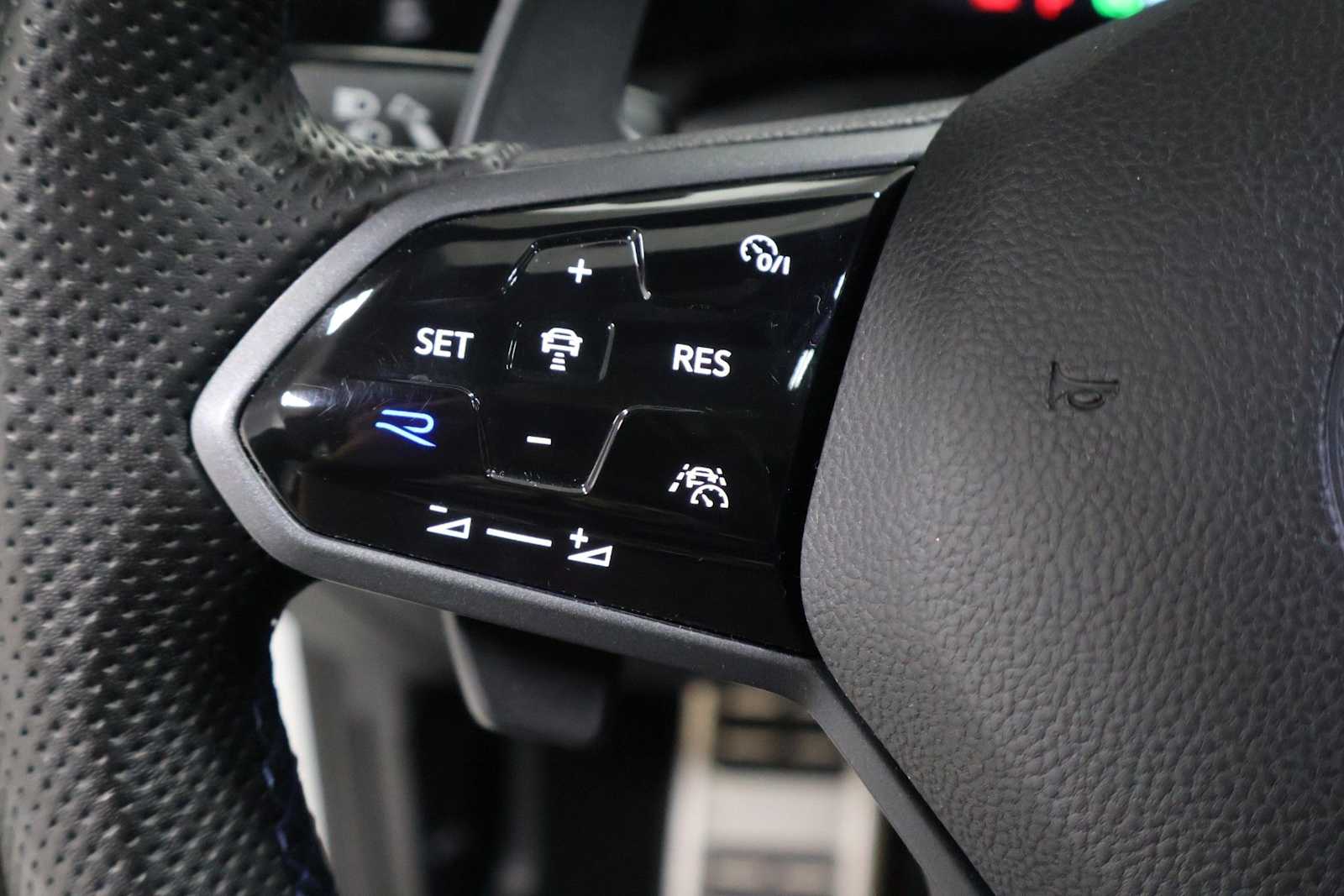 Thumbnail: 2023 Volkswagen Golf - 24