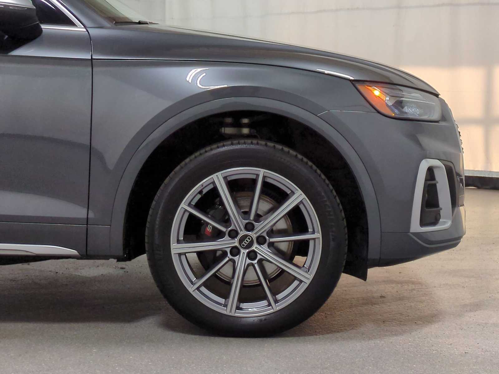Thumbnail: 2023 Audi SQ5 - 11