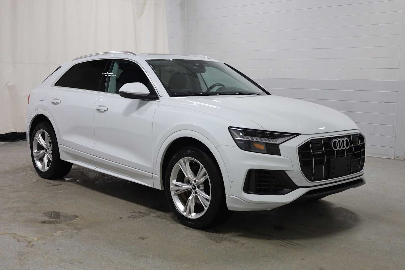 Thumbnail: 2023 Audi Q8 - 13