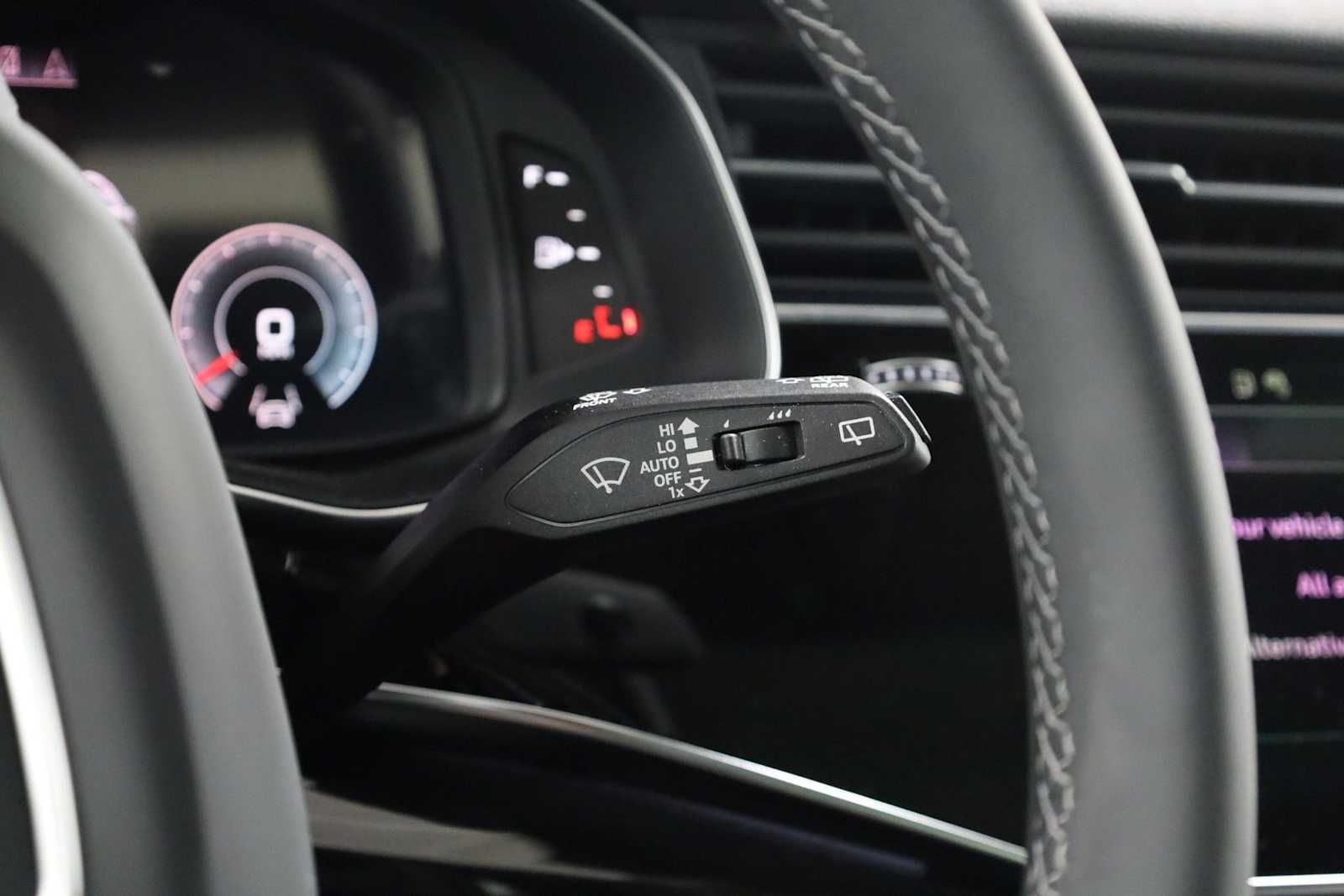 Thumbnail: 2026 Audi Q8 - 28