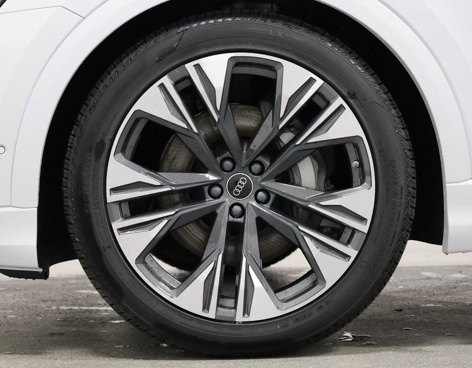 Thumbnail: 2026 Audi Q8 - 38