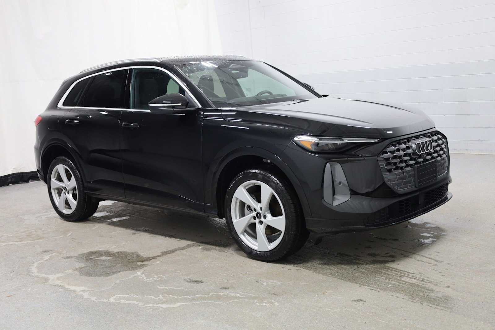 Thumbnail: 2025 Audi Q5 - 13