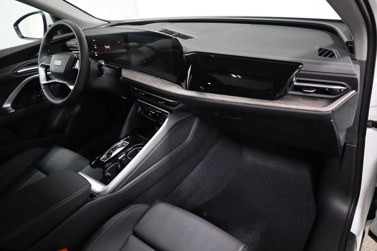 Thumbnail: 2025 Audi Q5 - 6