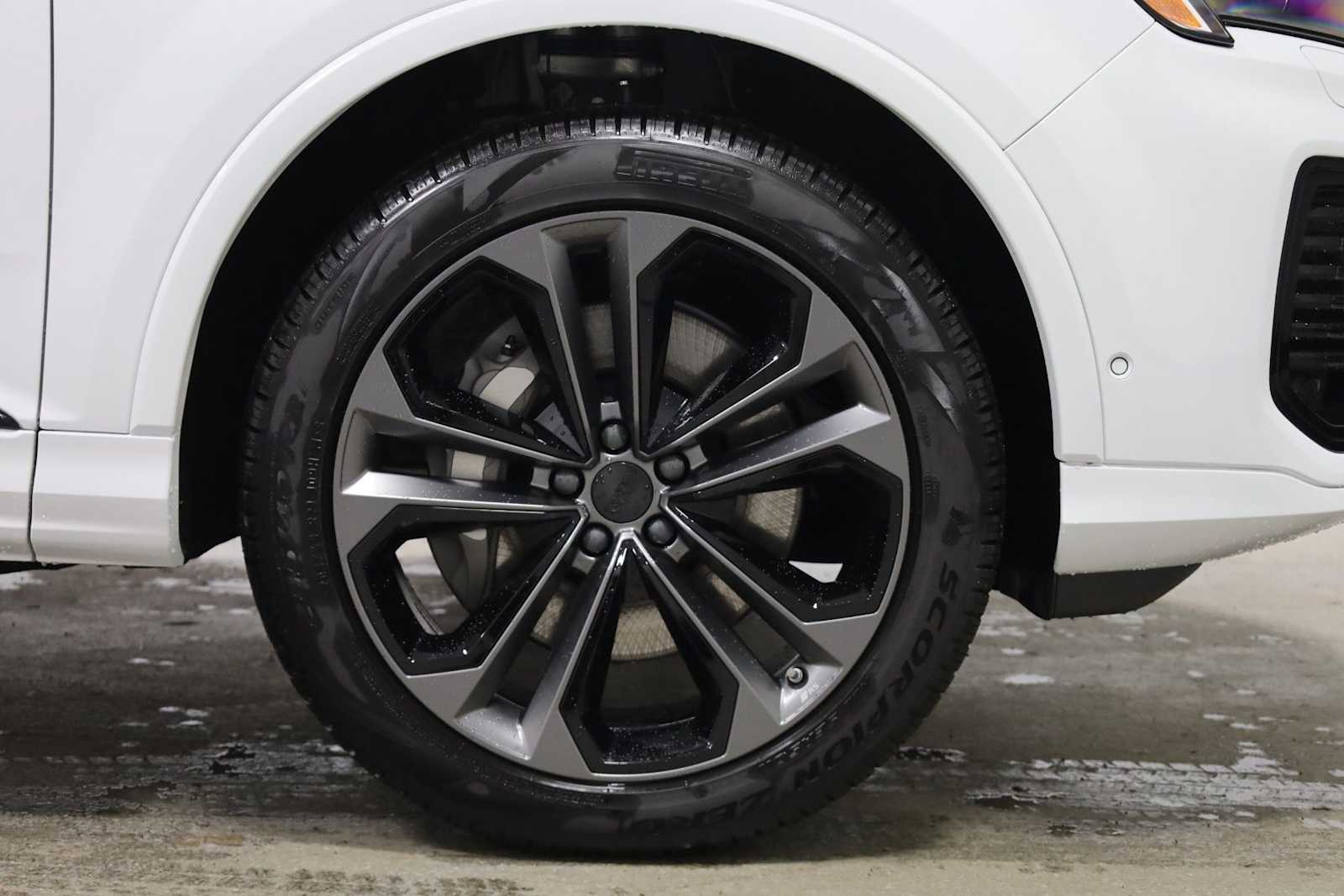 Thumbnail: 2026 Audi Q7 - 12