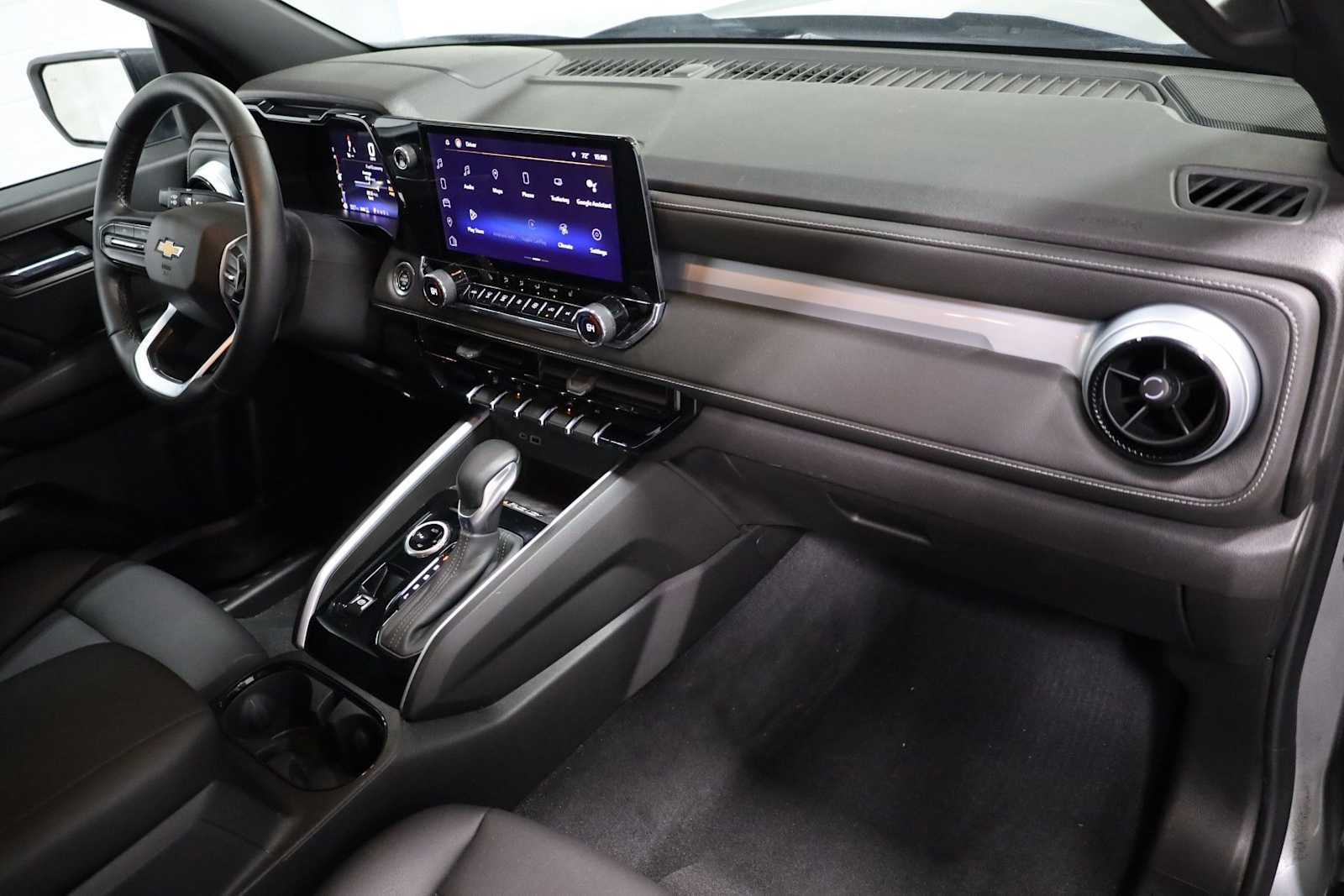 Thumbnail: 2023 Chevrolet Colorado - 6