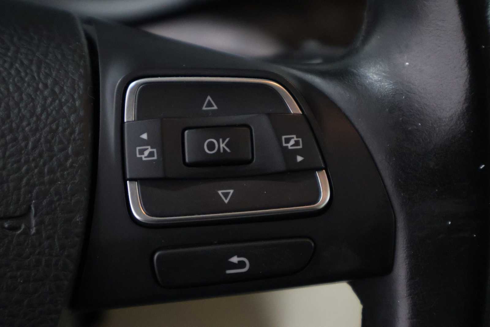 Thumbnail: 2015 Volkswagen Passat - 25