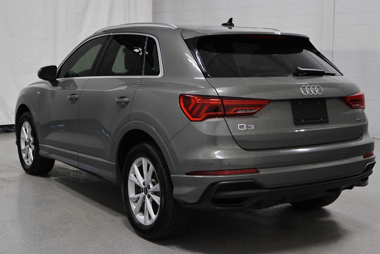 Thumbnail: 2023 Audi Q3 - 3