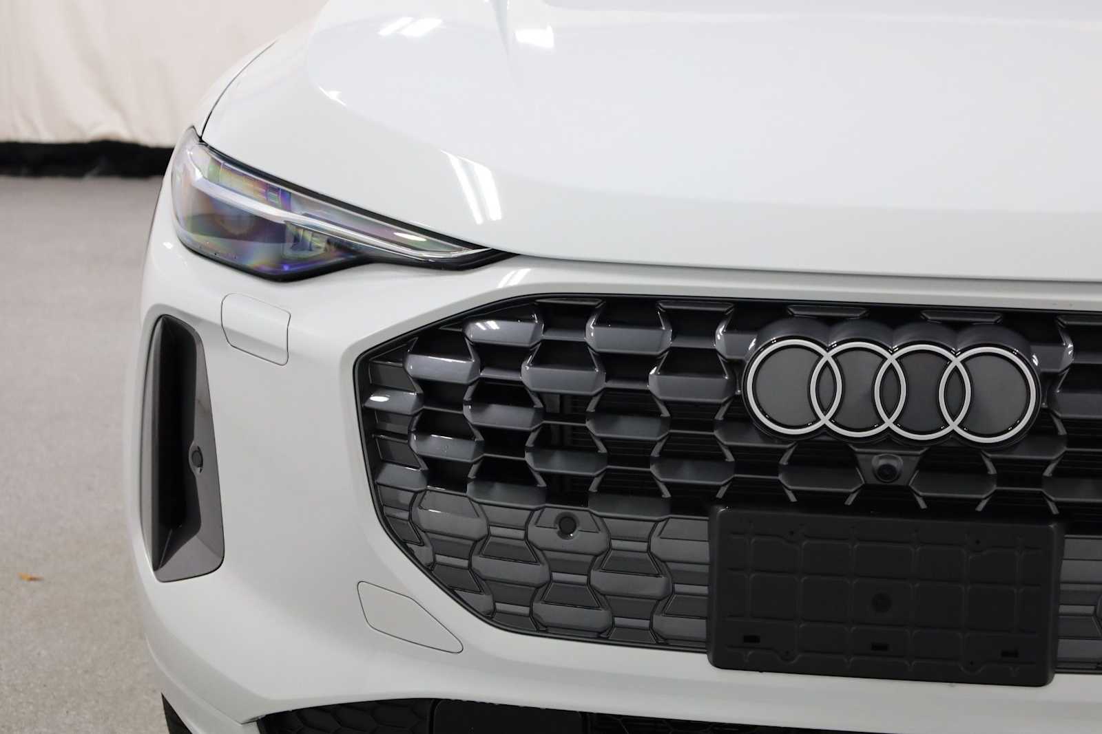 Thumbnail: 2025 Audi Q5 - 15