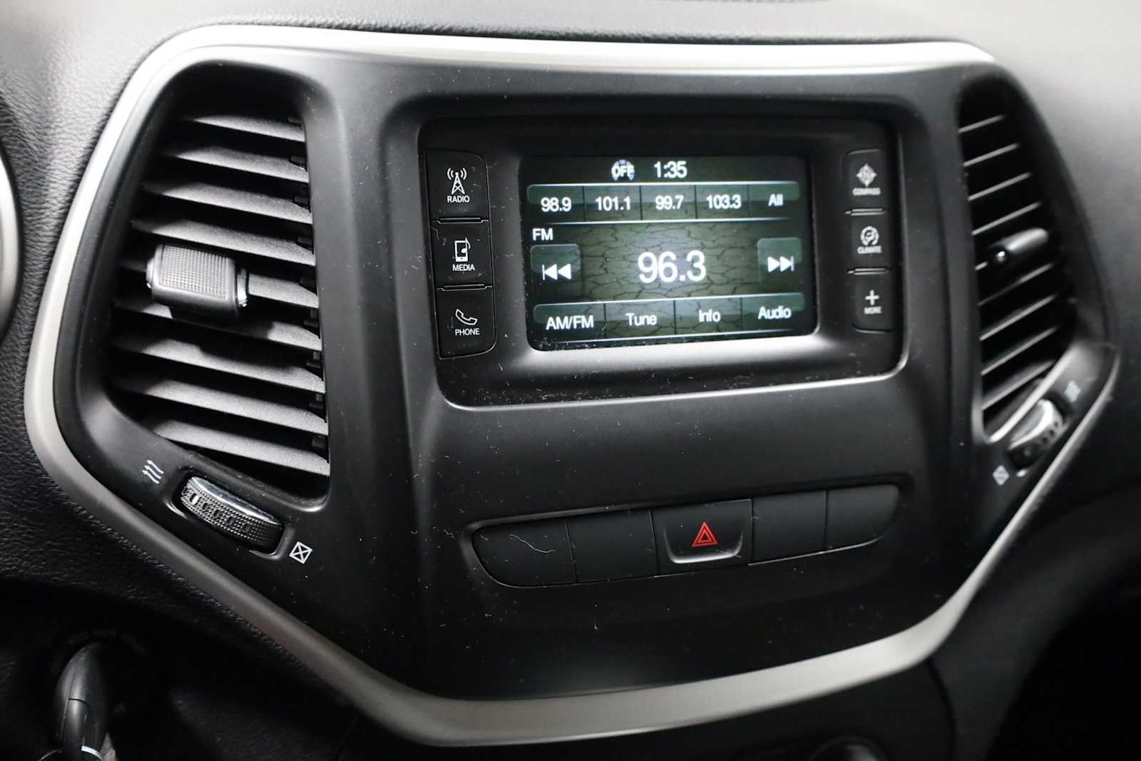 Thumbnail: 2014 Jeep Cherokee - 28