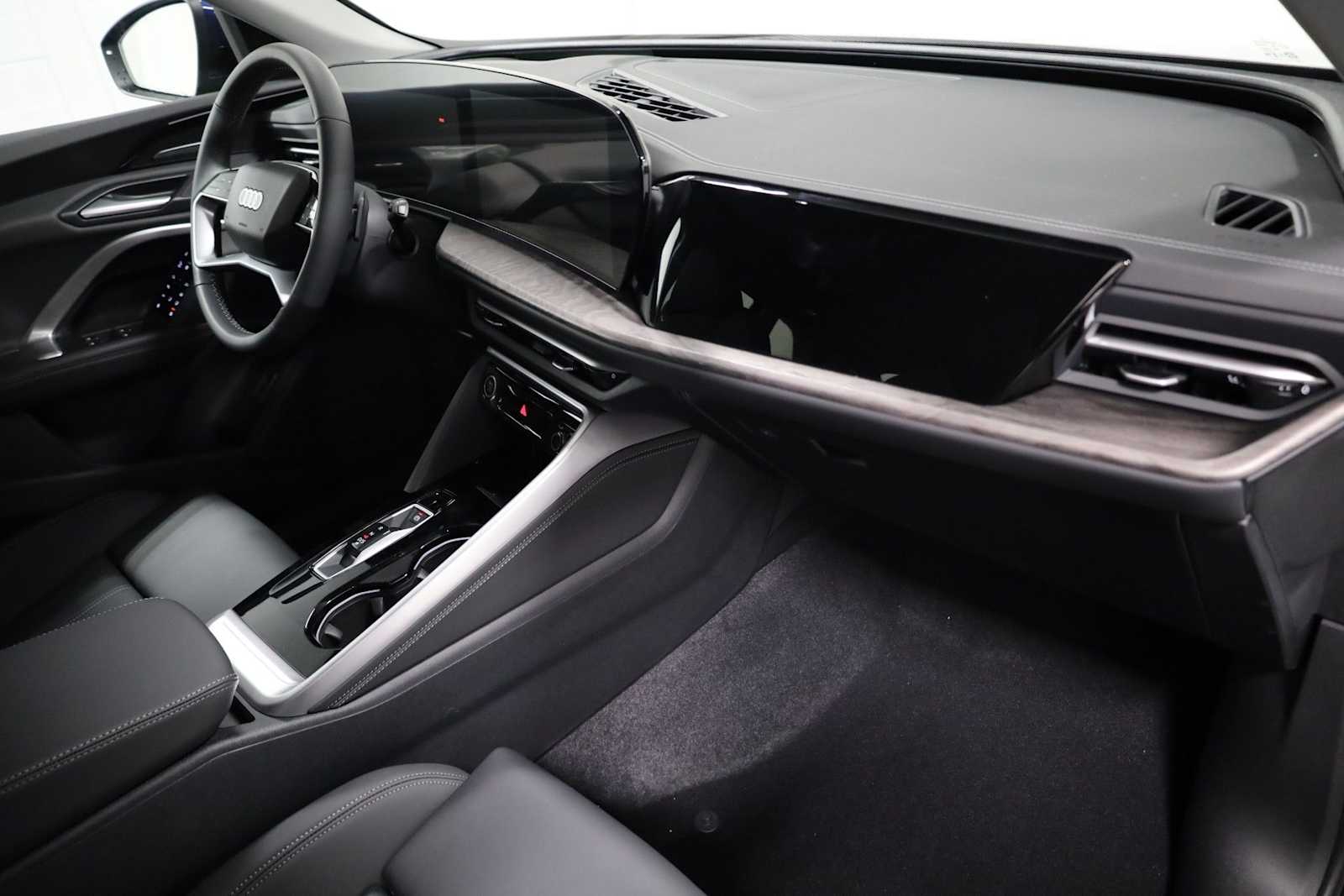 Thumbnail: 2025 Audi Q5 - 6