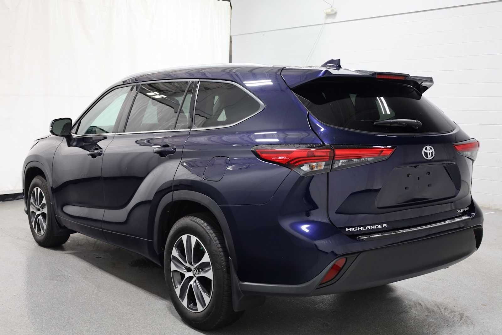 2022 Toyota Highlander XLE photo 3