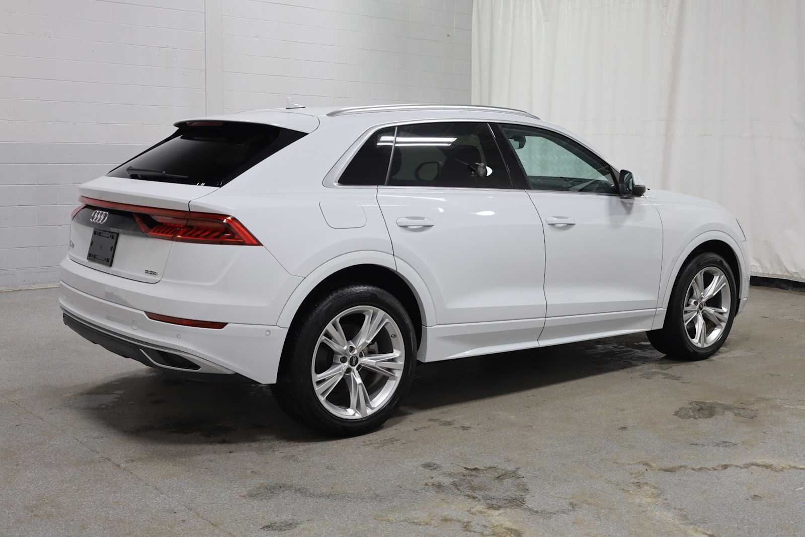 Thumbnail: 2023 Audi Q8 - 9