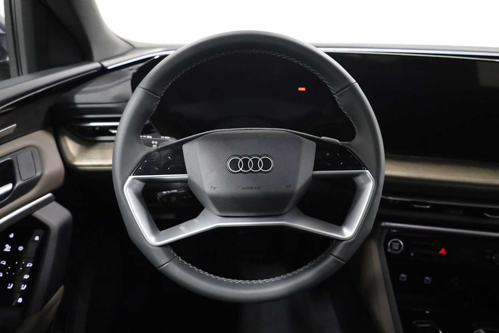 Thumbnail: 2025 Audi Q5 - 23