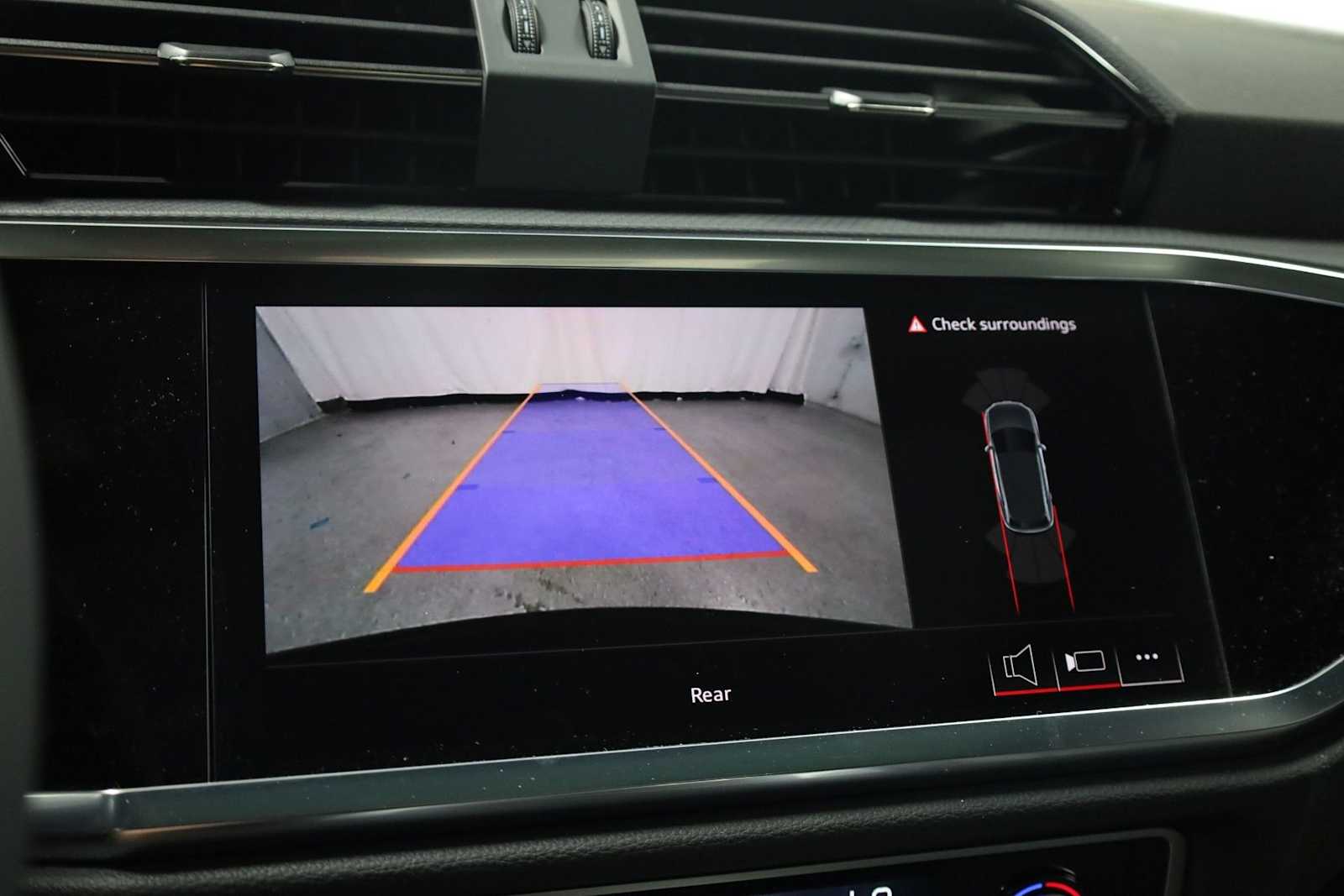 Thumbnail: 2025 Audi Q3 - 30