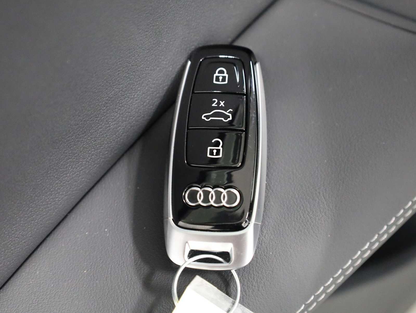 Thumbnail: 2026 Audi Q7 - 41