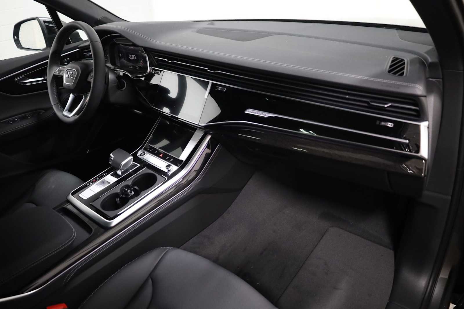 Thumbnail: 2026 Audi Q7 - 6