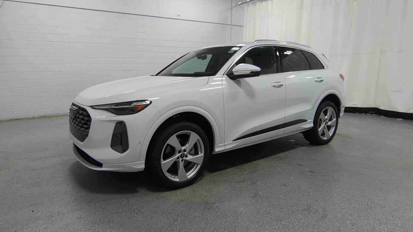 Thumbnail: 2025 Audi Q5 - 3