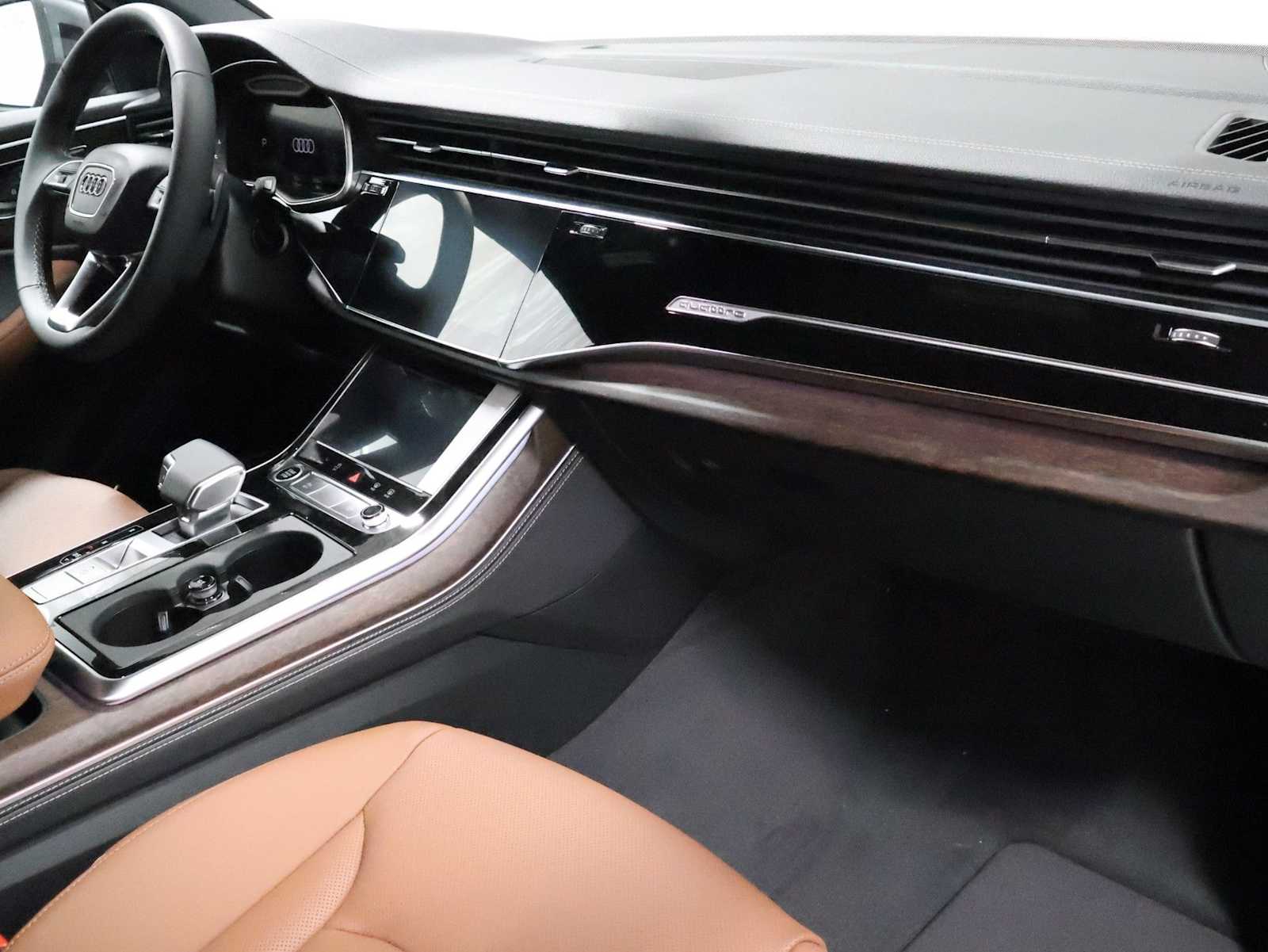 Thumbnail: 2026 Audi Q8 - 6