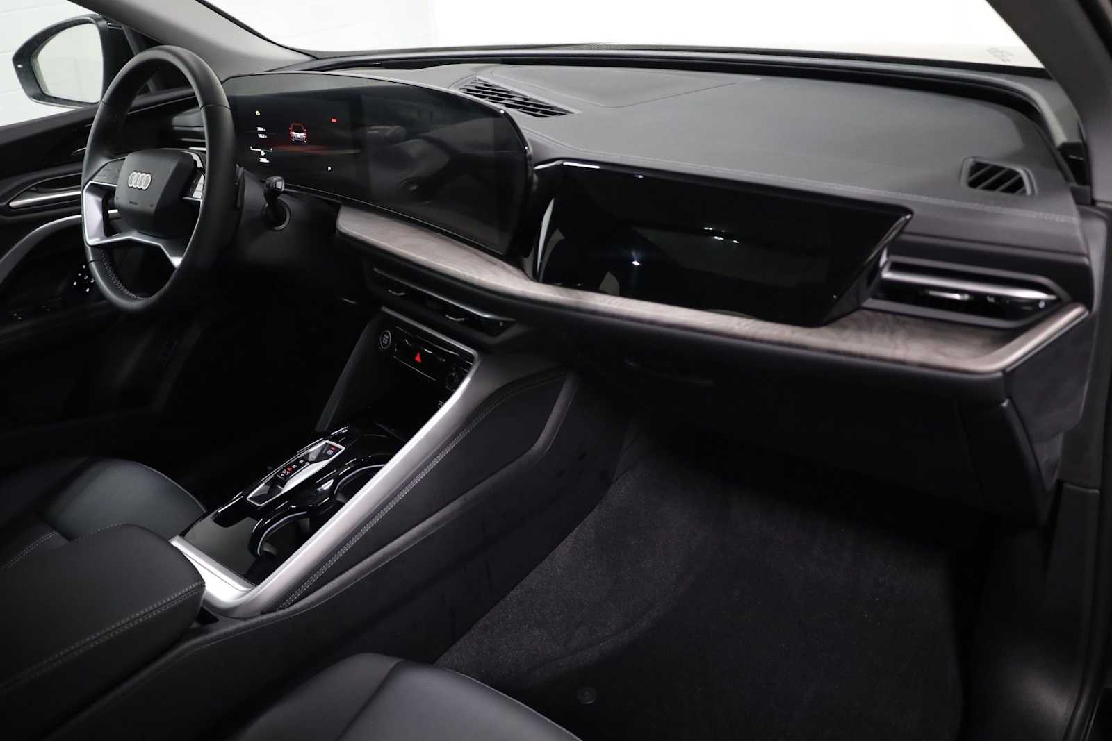 Thumbnail: 2025 Audi Q5 - 6