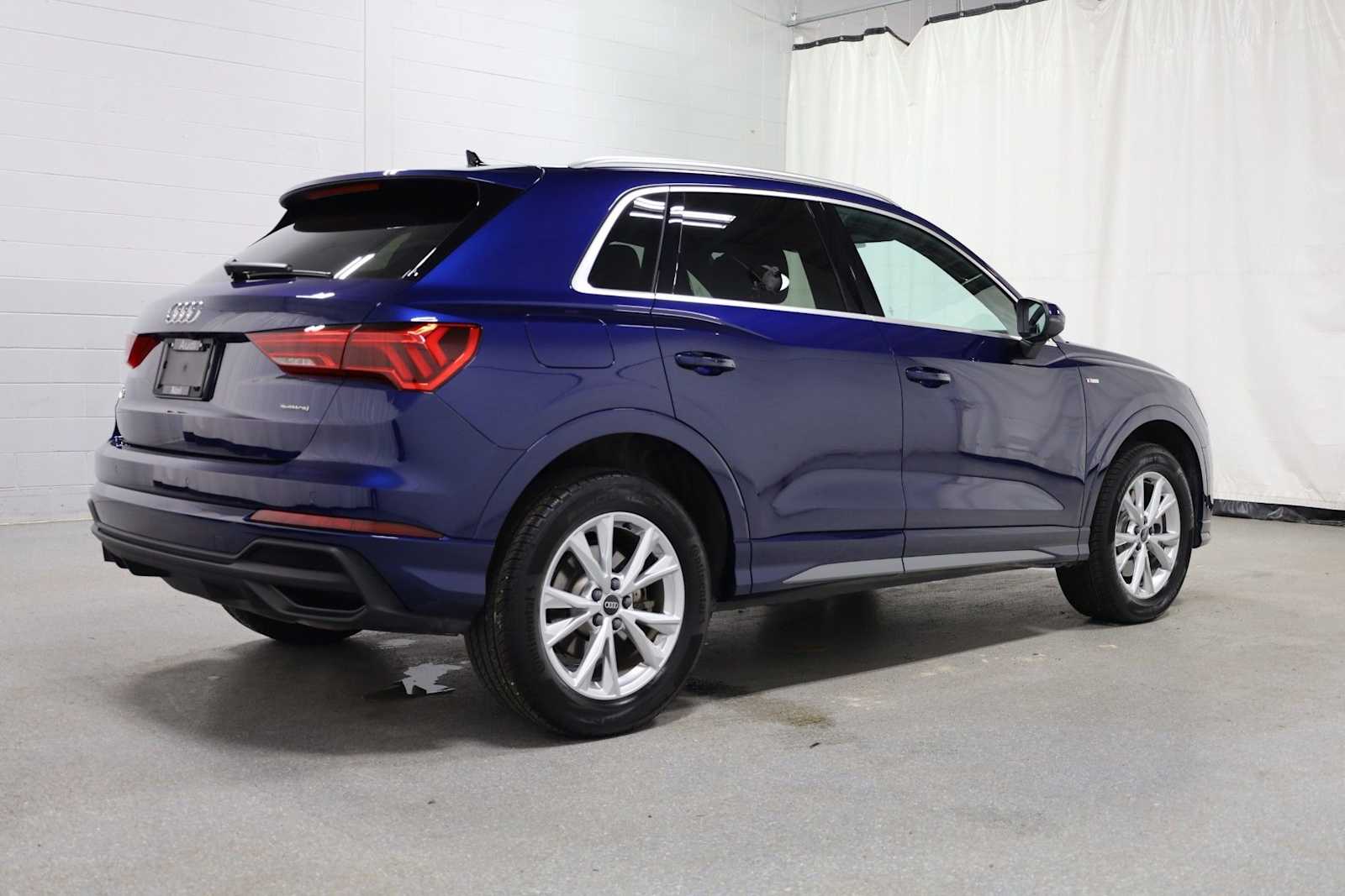 Thumbnail: 2025 Audi Q3 - 9