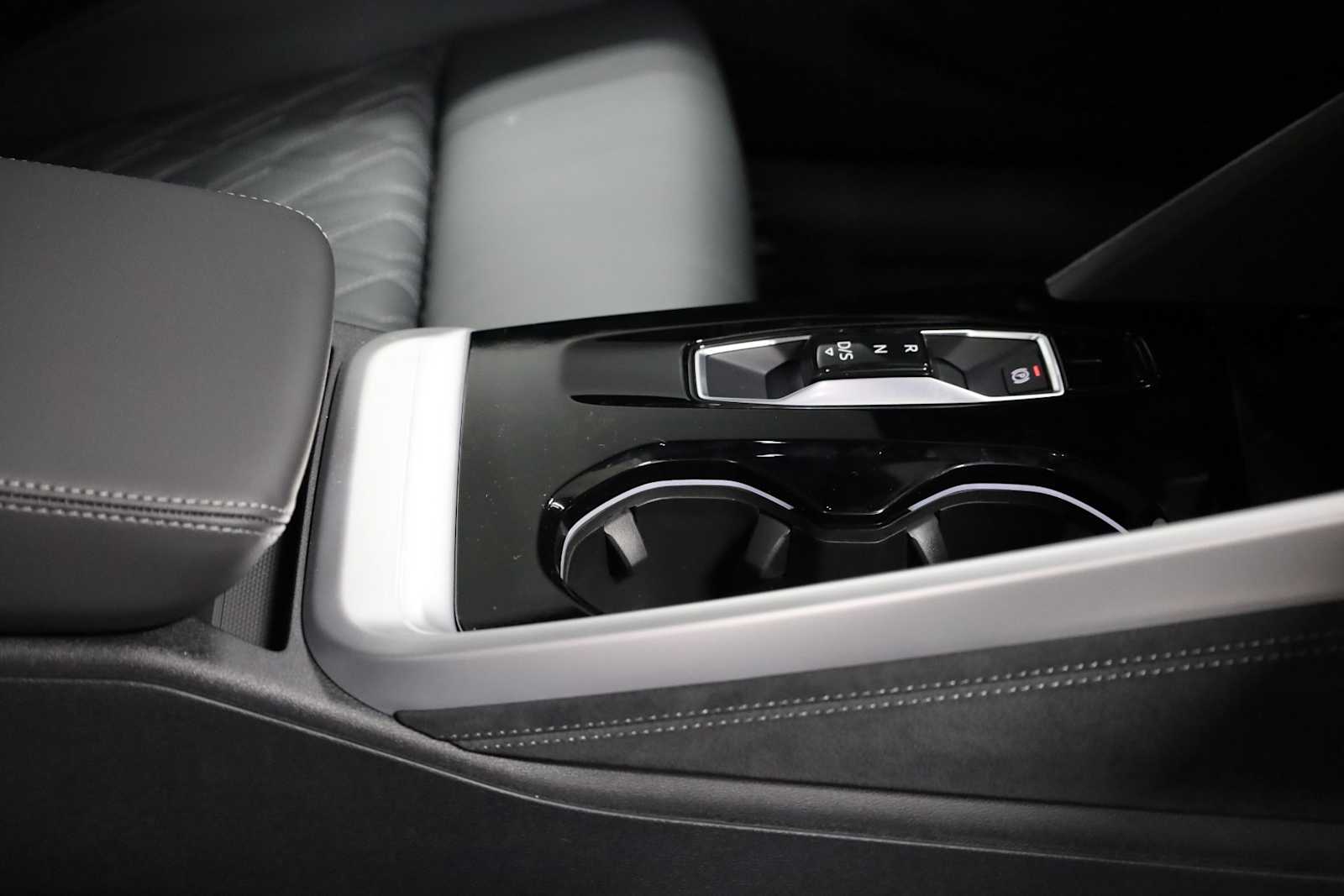 Thumbnail: 2025 Audi SQ5 - 20