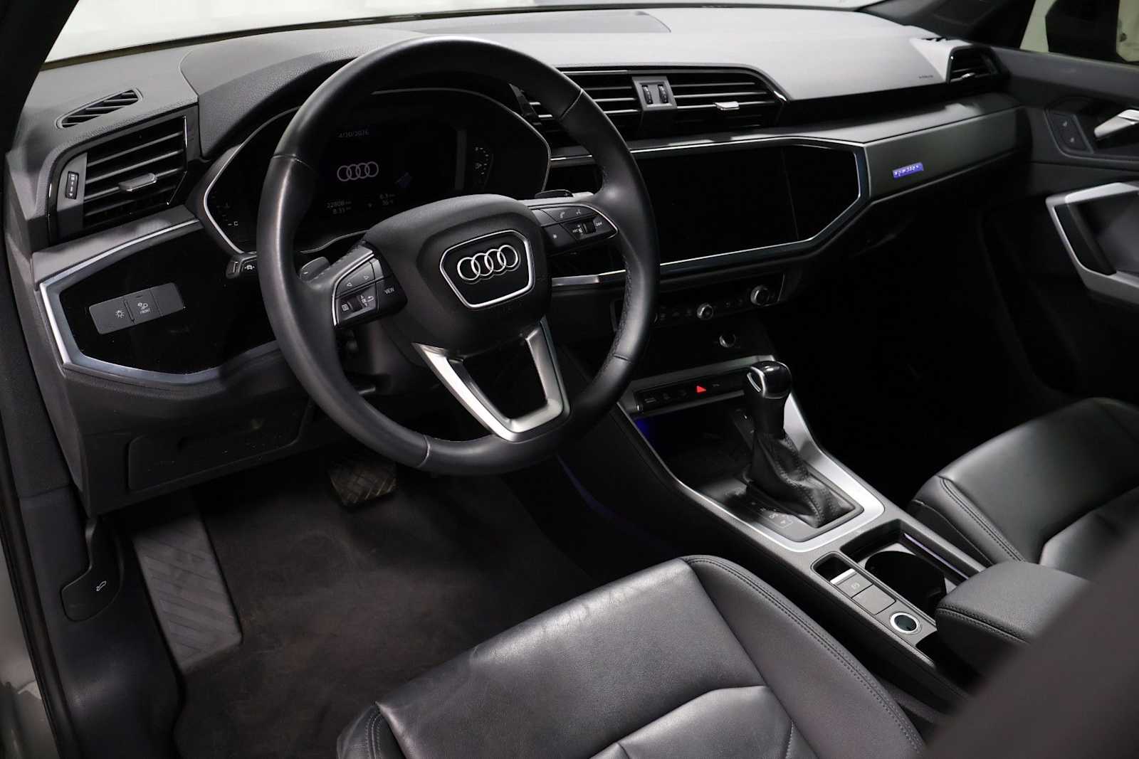 Thumbnail: 2023 Audi Q3 - 4